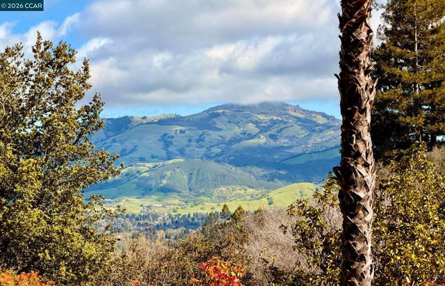 221 Loch Lomond Way, Danville, CA 94526