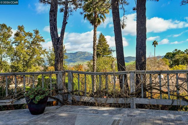 221 Loch Lomond Way, Danville, CA 94526