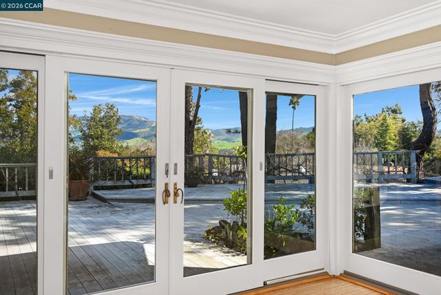 221 Loch Lomond Way, Danville, CA 94526