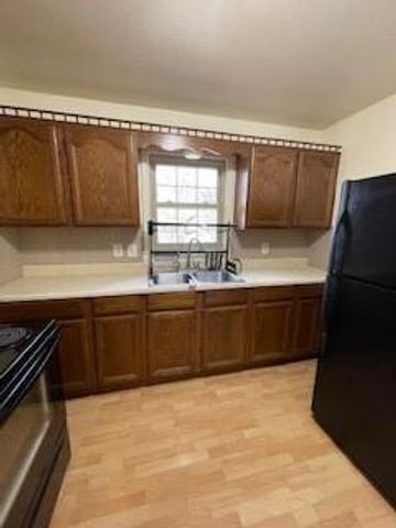 5620 S 9th Street, St Joseph, MO 64504