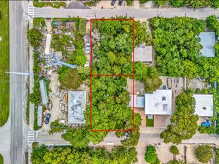 933 Lobster Ln, Key Largo, FL 33037