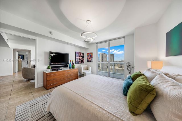 50 Biscayne Blvd 3311, Miami, FL 33132