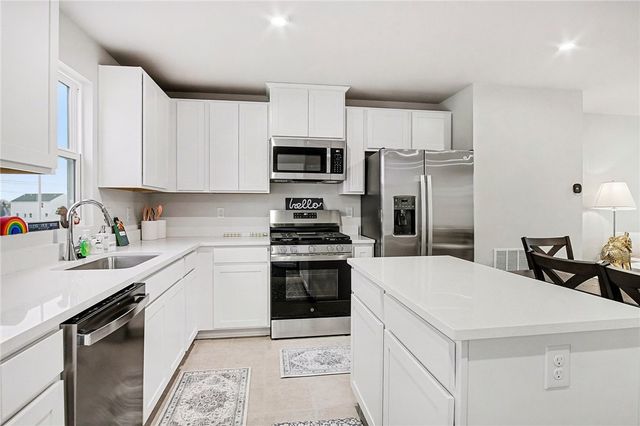 8 Trailhead Road, Henrietta, NY 14467