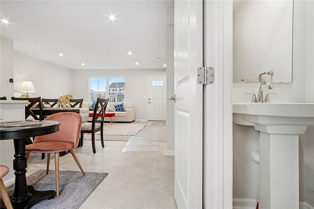 8 Trailhead Road, Henrietta, NY 14467