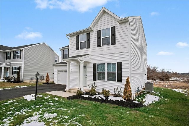 8 Trailhead Road, Henrietta, NY 14467