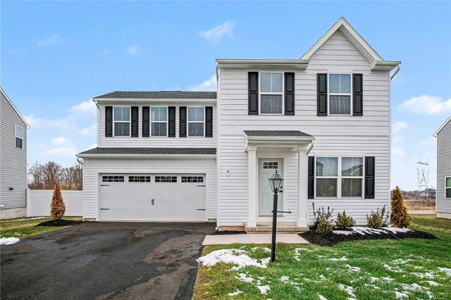 8 Trailhead Road, Henrietta, NY 14467