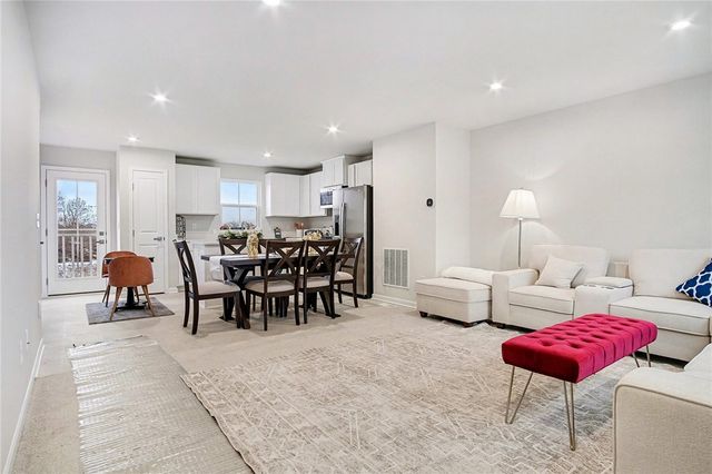 8 Trailhead Road, Henrietta, NY 14467