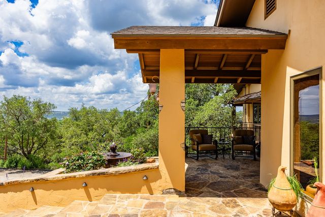 617 Hillside Dr, Kerrville, TX 78028