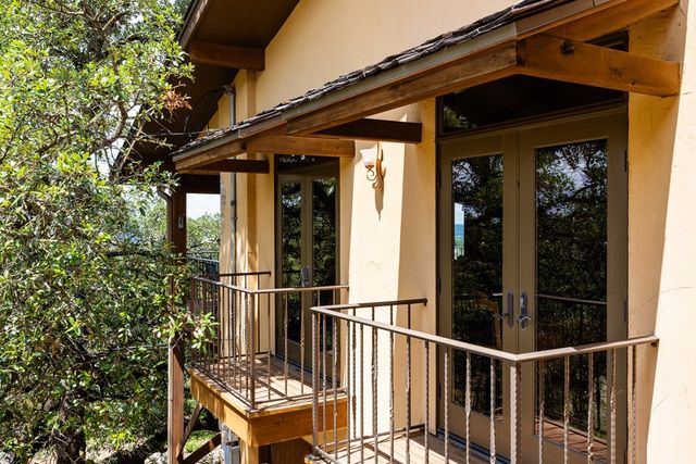 617 Hillside Dr, Kerrville, TX 78028