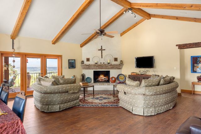 617 Hillside Dr, Kerrville, TX 78028