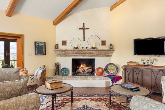 617 Hillside Dr, Kerrville, TX 78028