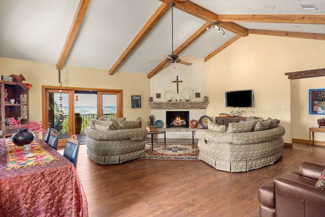 617 Hillside Dr, Kerrville, TX 78028