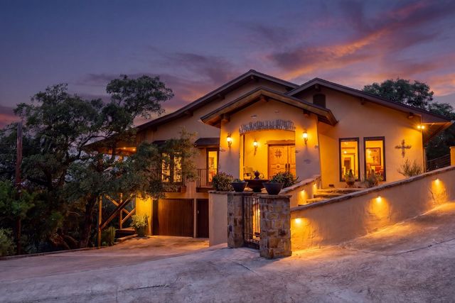 617 Hillside Dr, Kerrville, TX 78028