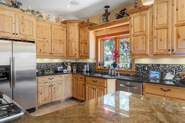 617 Hillside Dr, Kerrville, TX 78028