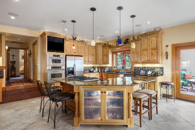 617 Hillside Dr, Kerrville, TX 78028