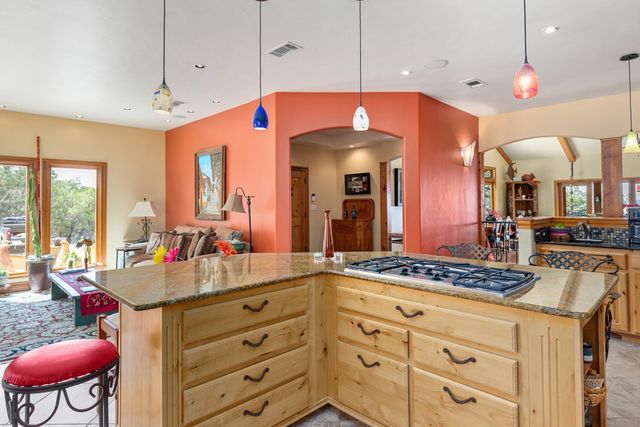 617 Hillside Dr, Kerrville, TX 78028
