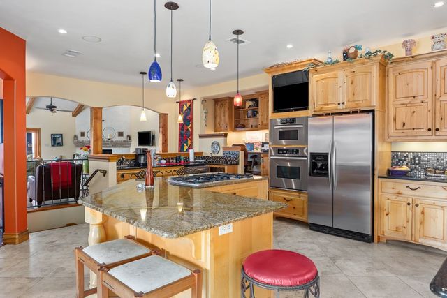 617 Hillside Dr, Kerrville, TX 78028