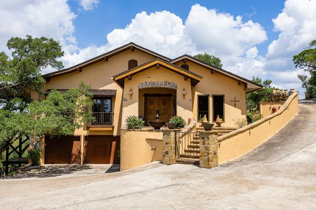 617 Hillside Dr, Kerrville, TX 78028
