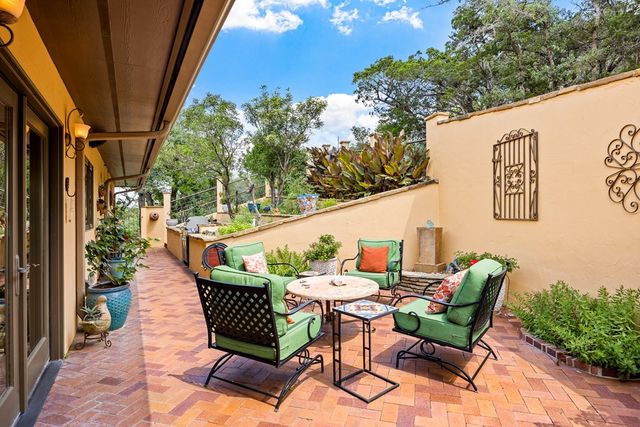 617 Hillside Dr, Kerrville, TX 78028