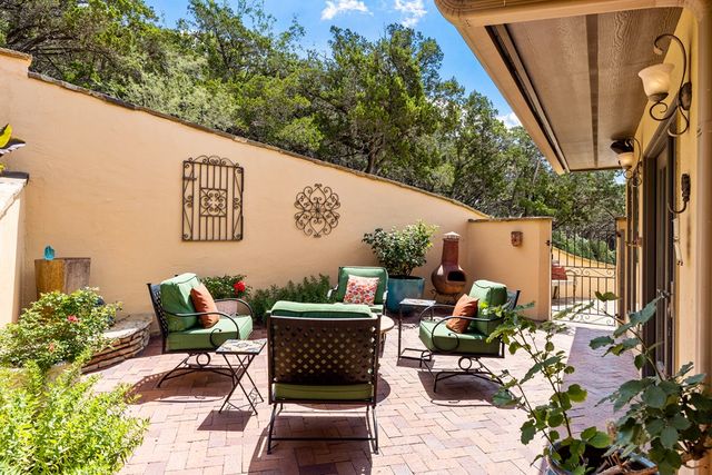 617 Hillside Dr, Kerrville, TX 78028