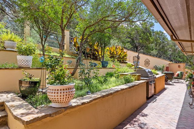 617 Hillside Dr, Kerrville, TX 78028
