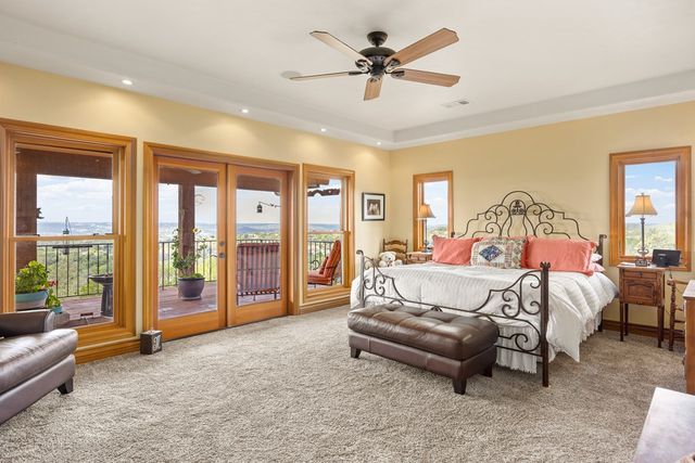 617 Hillside Dr, Kerrville, TX 78028