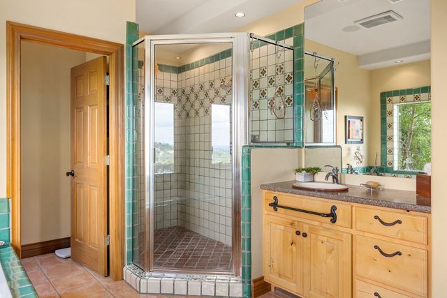 617 Hillside Dr, Kerrville, TX 78028