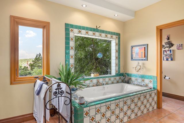 617 Hillside Dr, Kerrville, TX 78028