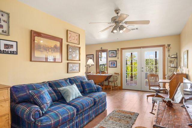 617 Hillside Dr, Kerrville, TX 78028