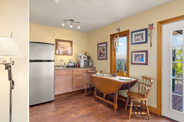 617 Hillside Dr, Kerrville, TX 78028