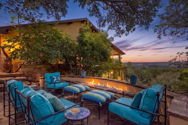 617 Hillside Dr, Kerrville, TX 78028