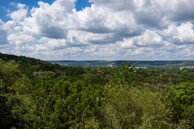 617 Hillside Dr, Kerrville, TX 78028