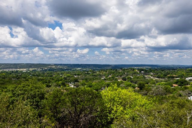 617 Hillside Dr, Kerrville, TX 78028