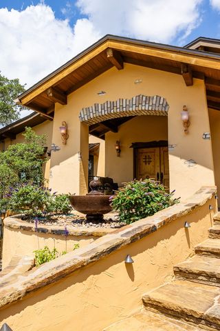 617 Hillside Dr, Kerrville, TX 78028