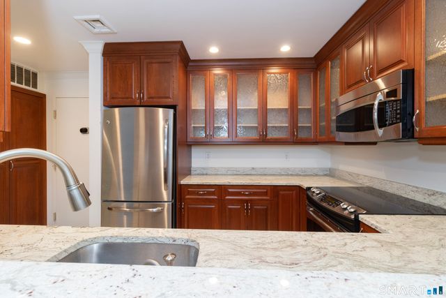 49 Rose Street 307, Branford, CT 06405