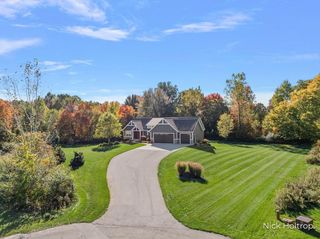 6131 Deertrail Court, Hudsonville, MI 49426