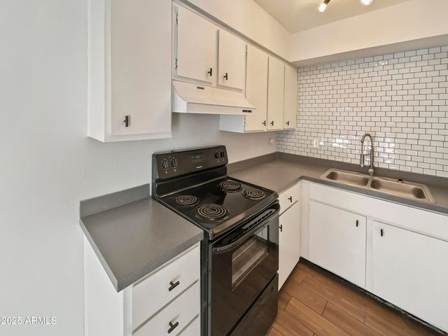 2692 E SILK OAK Drive, Tempe, AZ 85288