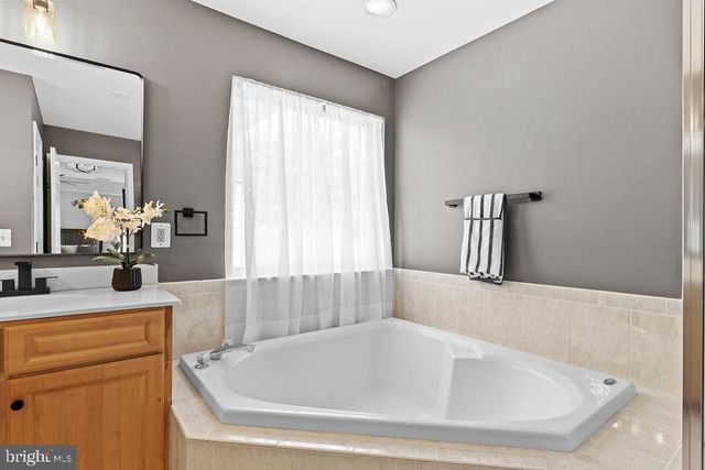 9487 BANKHEAD DR, Manassas, VA 20110
