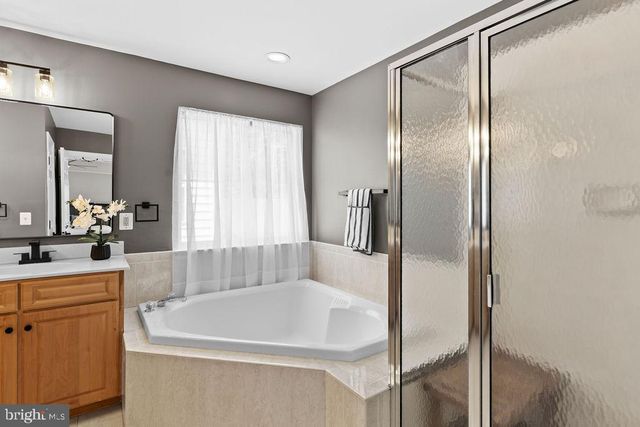 9487 BANKHEAD DR, Manassas, VA 20110