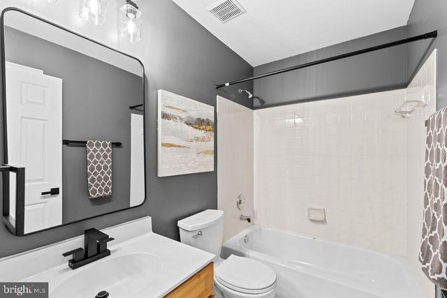 9487 BANKHEAD DR, Manassas, VA 20110