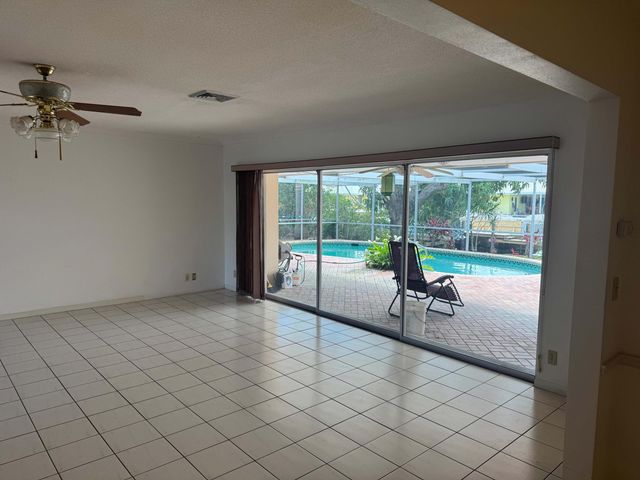 999 SW Pepperridge Terrace, Boca Raton, FL 33486