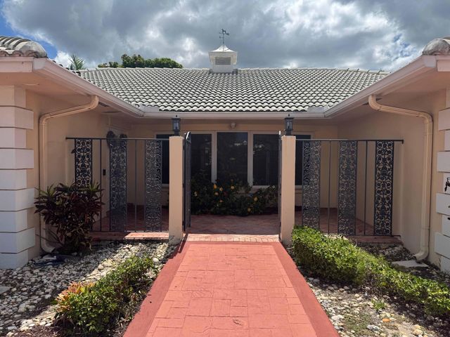 999 SW Pepperridge Terrace, Boca Raton, FL 33486