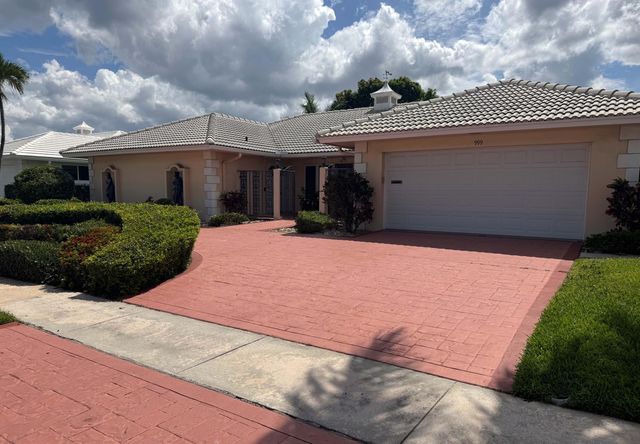 999 SW Pepperridge Terrace, Boca Raton, FL 33486