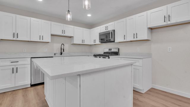 1146 Tomas Street SW, Albuquerque, NM 87121