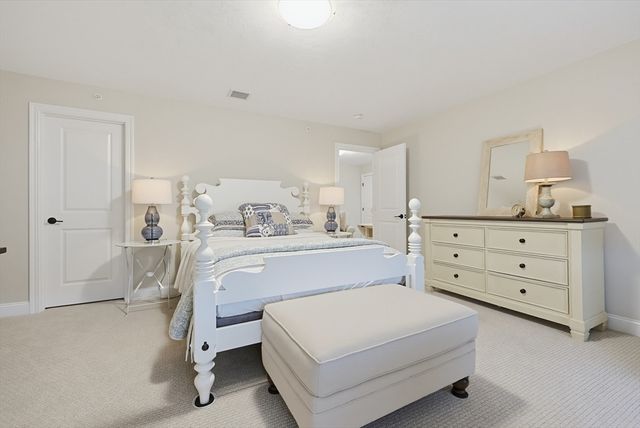 64 Palmetto Dr 64, Bellingham, MA 02019