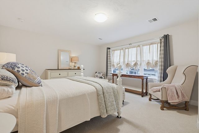64 Palmetto Dr 64, Bellingham, MA 02019