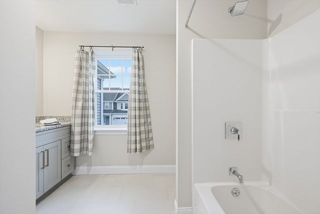 64 Palmetto Dr 64, Bellingham, MA 02019