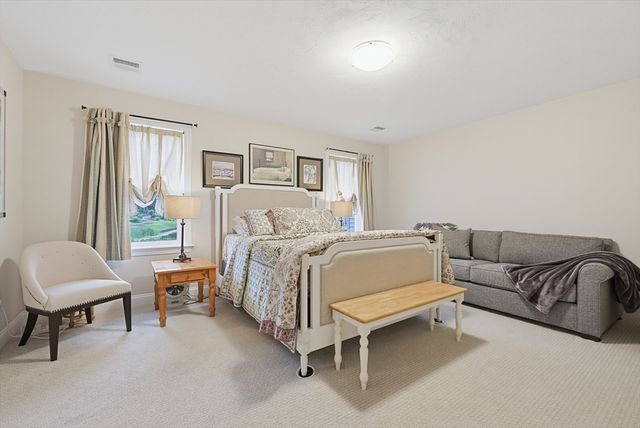 64 Palmetto Dr 64, Bellingham, MA 02019