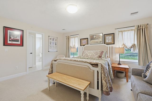 64 Palmetto Dr 64, Bellingham, MA 02019