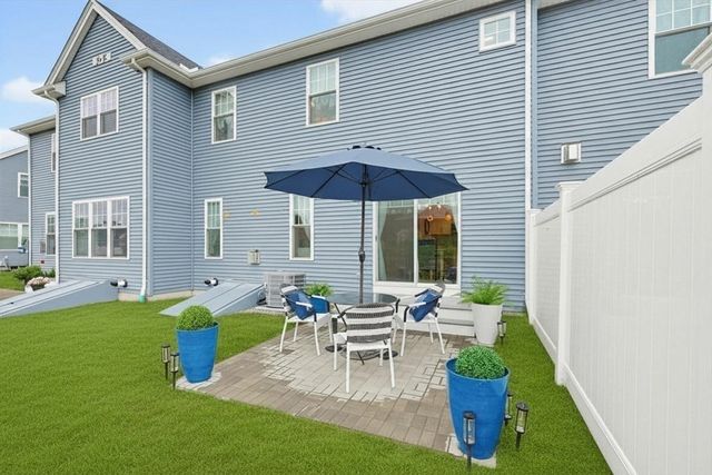 64 Palmetto Dr 64, Bellingham, MA 02019